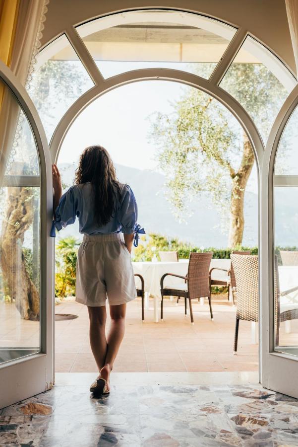 Hotel Orione - Lake Front Hotel Brenzone sul Garda Ngoại thất bức ảnh