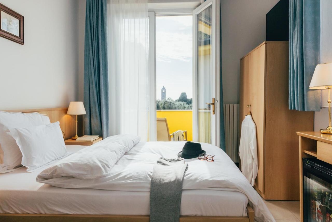 Hotel Orione - Lake Front Hotel Brenzone sul Garda Phòng bức ảnh
